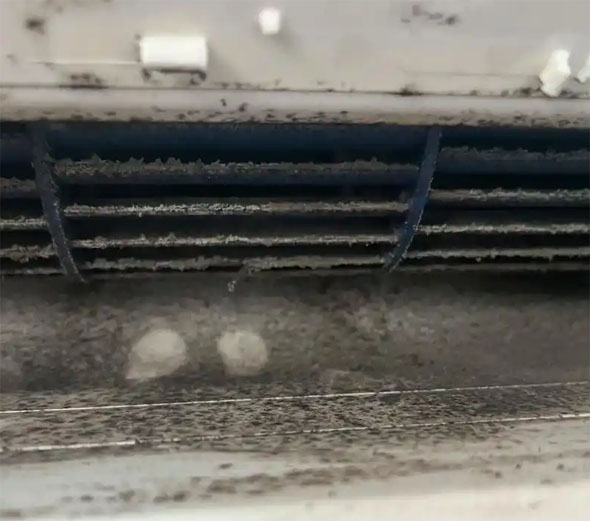 红桥空调吹的风有股烧焦味是怎么回事